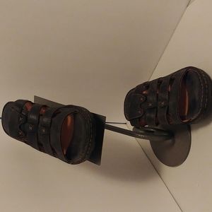 Born women's slip on sandals sz 9M leather upper man made bottoms